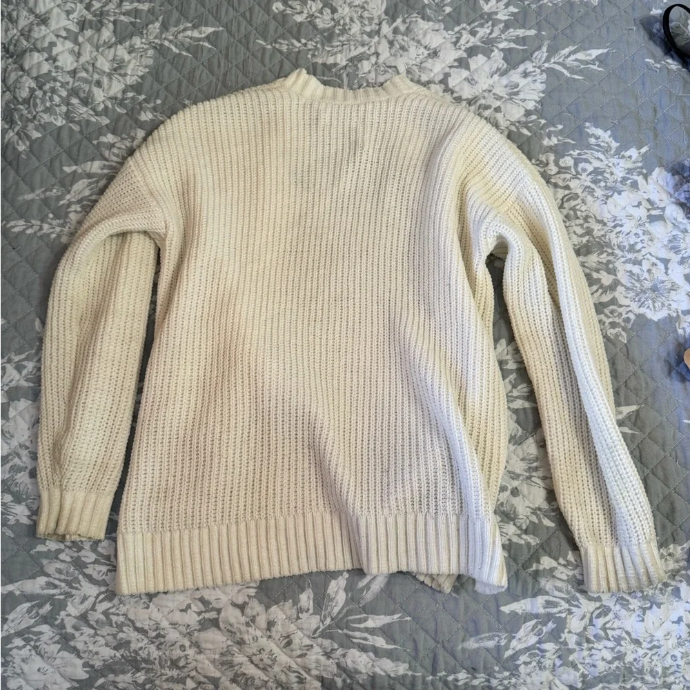 White Hollister Cardigan - Picture 3 of 3